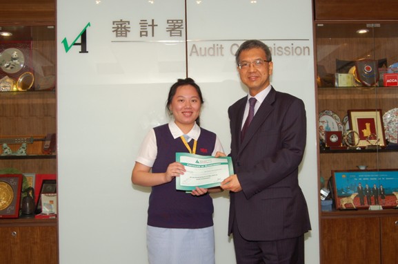 Our Director presenting the certificates of achievement to a student representative from Daughters of Mary Help of Christians Siu Ming Catholic Secondary School