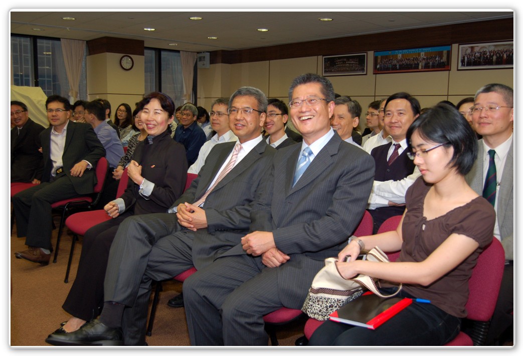 Mr Chan (second right, front row) accompanying by our Director and Deputy Director