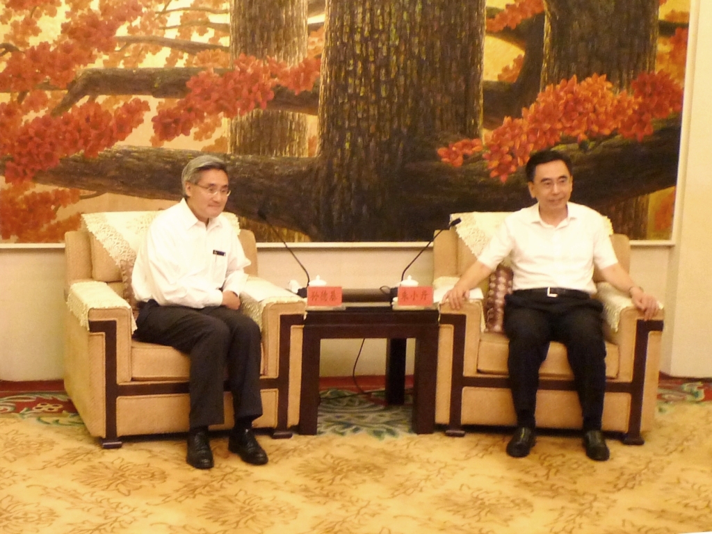 Our Director met Mr Zhu Xiaodan, Governor of Guangdong Province