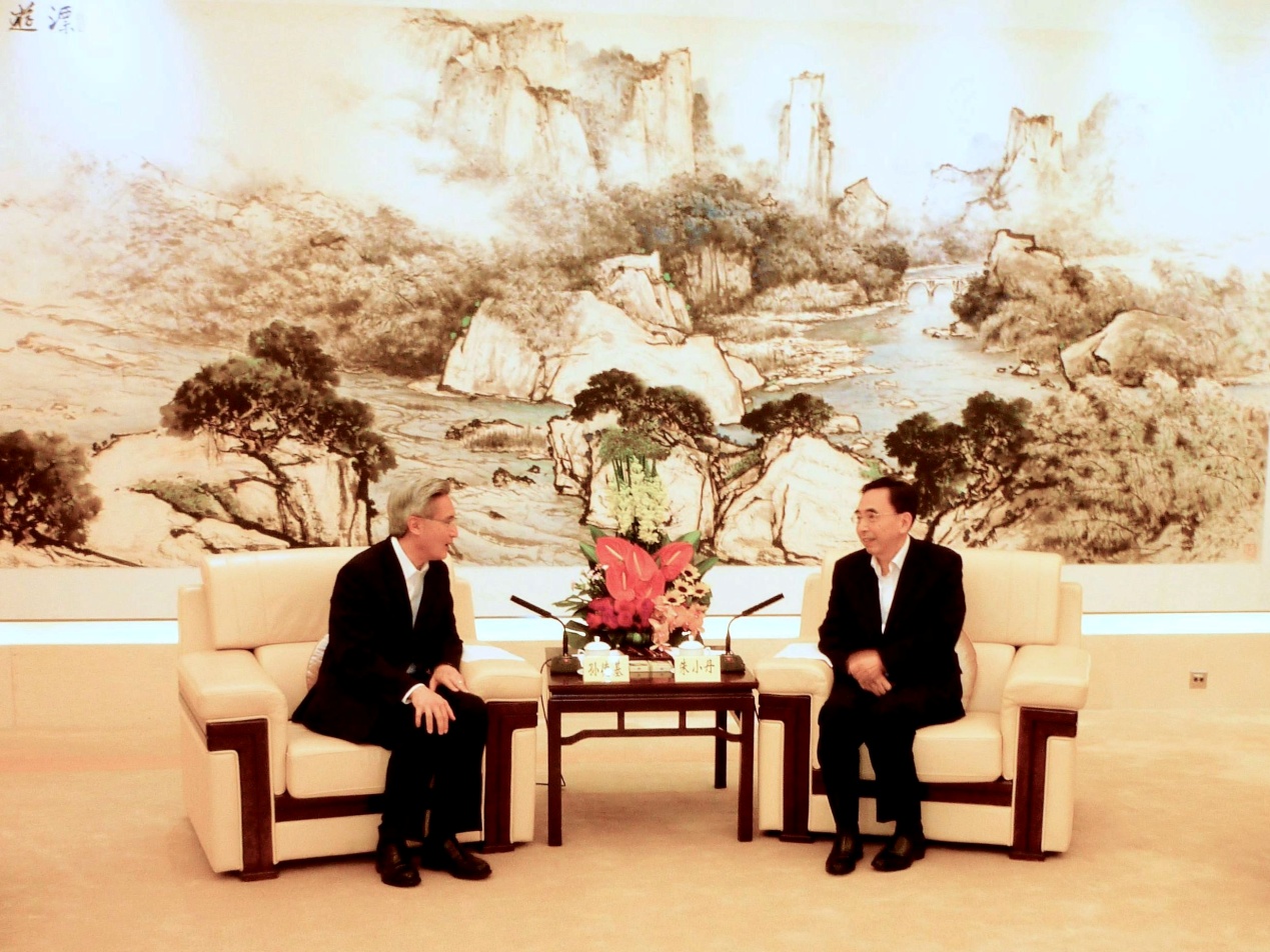 Our Director met Mr Zhu Xiaodan, Governor of Guangdong Province