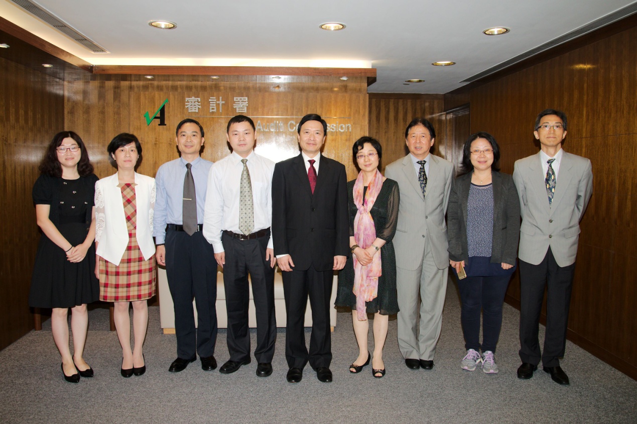 Group photo with the delegation