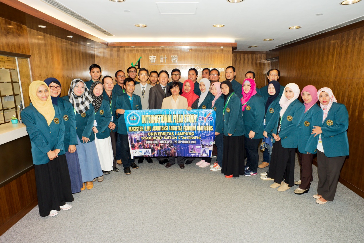 Group photo with the delegation