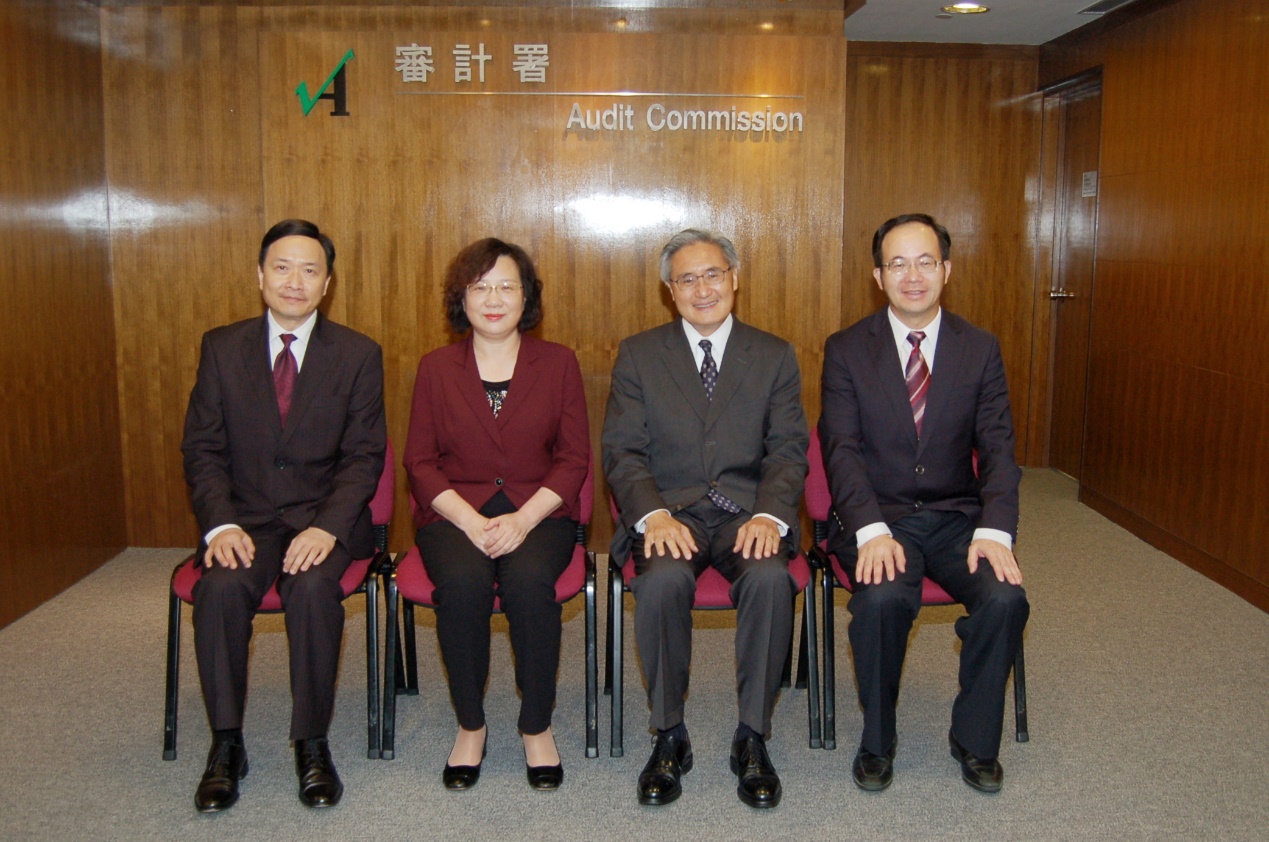 Our Director, Ms He Lijuan (second from left), Mr Lu Rongchun (right) and our Deputy Director (left)