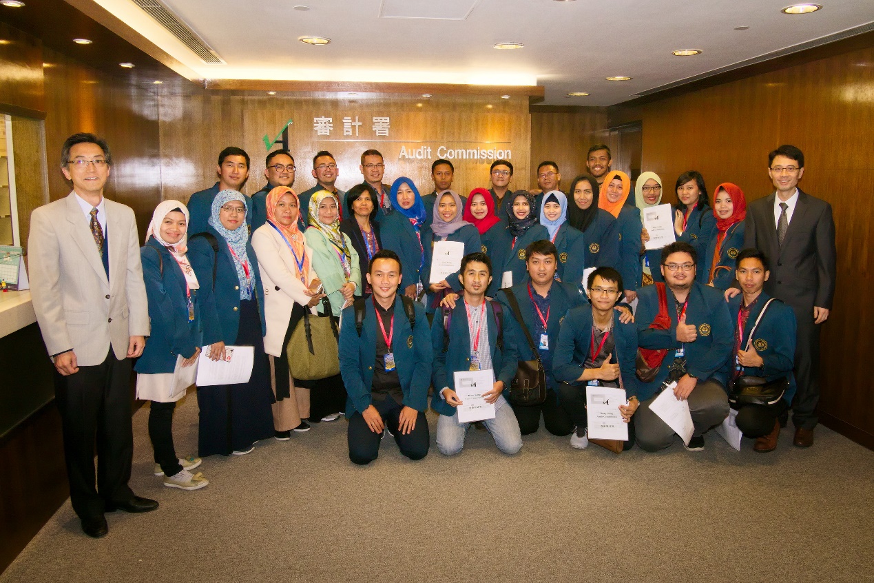 Group photo with the delegation