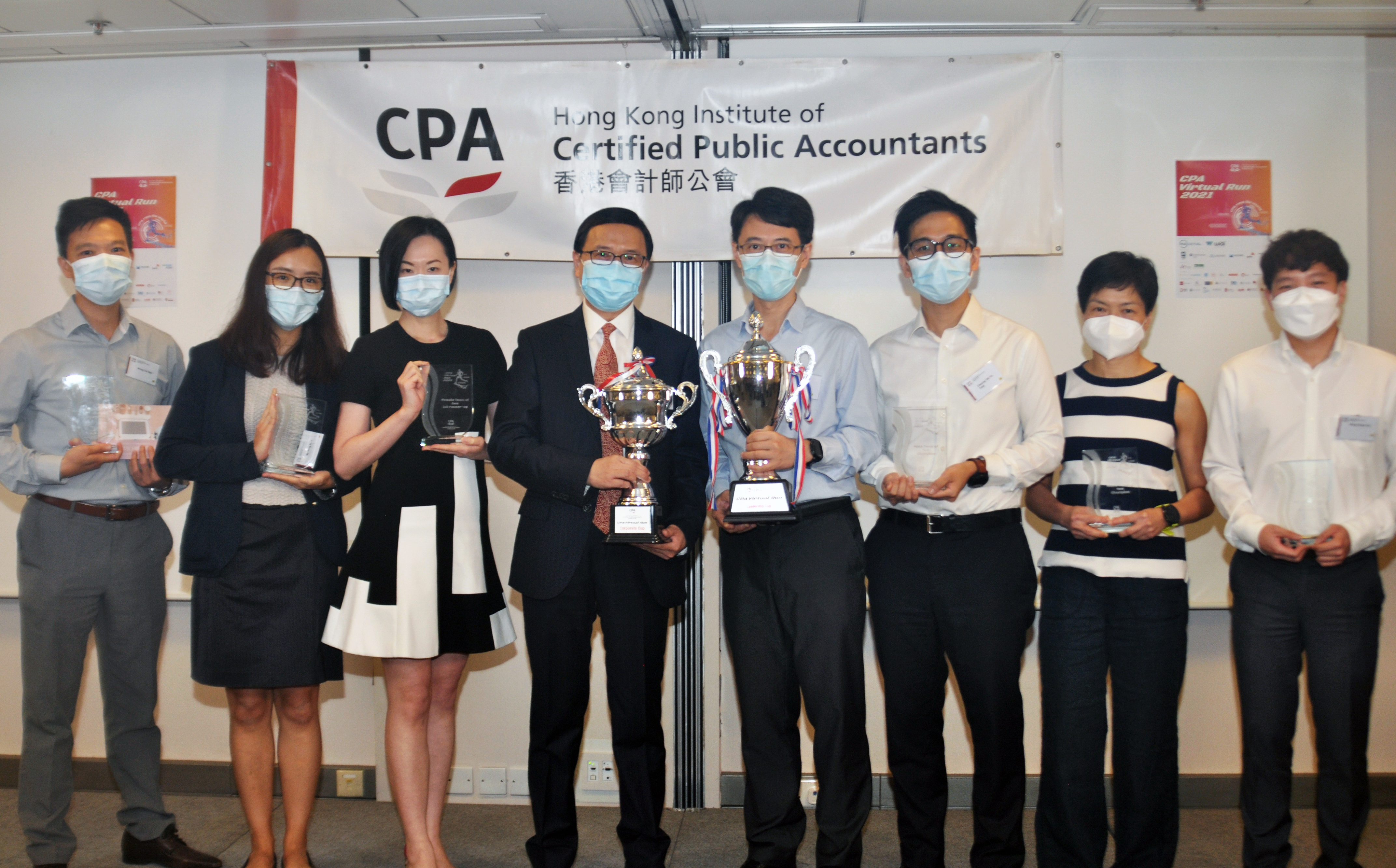 Group photo of the Director of Audit and the winning team of Audit