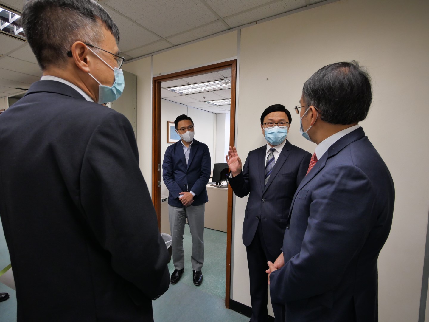 Mr Hui visited staff of the Value for Money Audit Division 2
