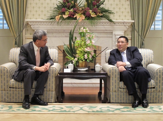 Director of Audit meeting with the Chief Executive of the Macao SAR