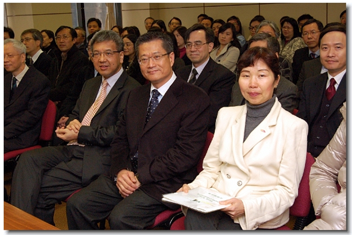 Mr Chan (front centre) accompanying by our Director and Deputy Director